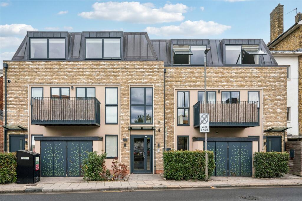Apartment in London - More