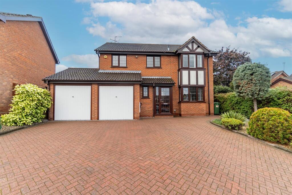 4-bed detached on Burghley Walk, Brierley Hill, DY5 3RN, £465,000