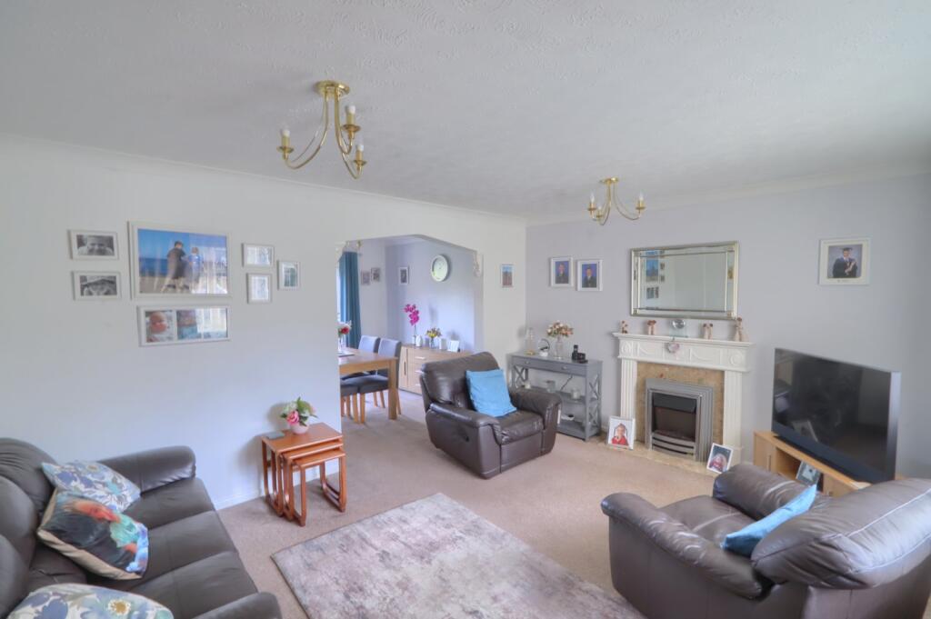15 Roecliffe Grove photo 3