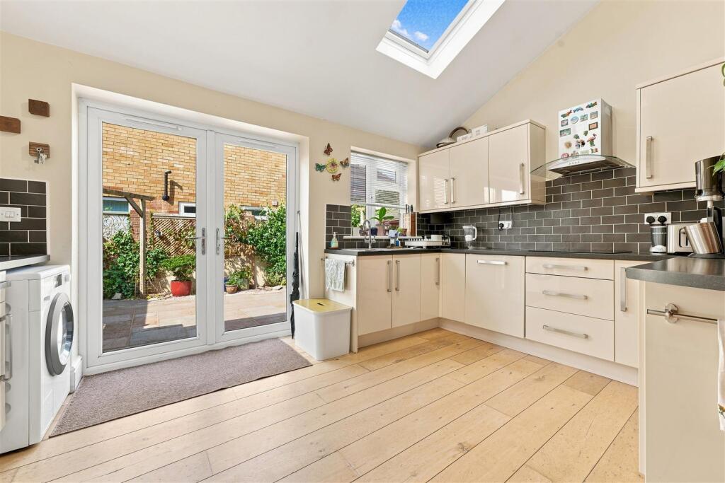 Church Road, Frampton Cotterell, BRISTOL photo 5