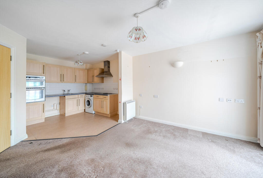 Apartment in Sutton - View 3