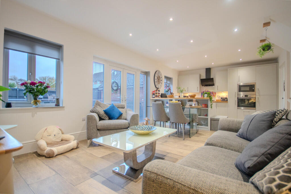 Gerddi'r Afon, Bridgend, CF32 photo 2