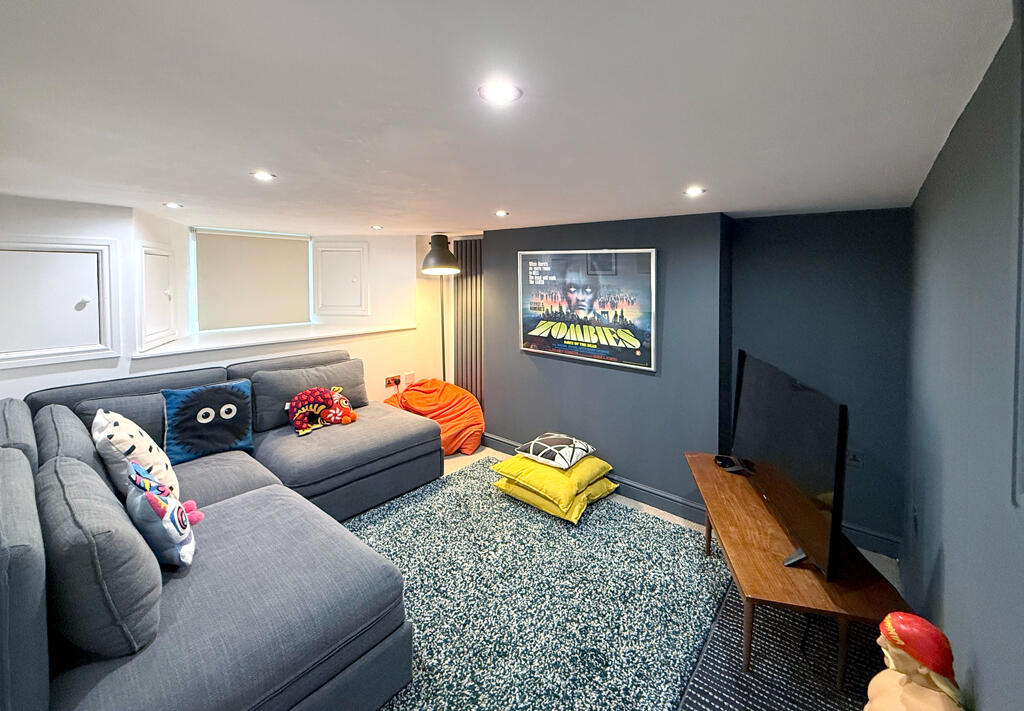 Roseneath Road, Urmston, M41 photo 2