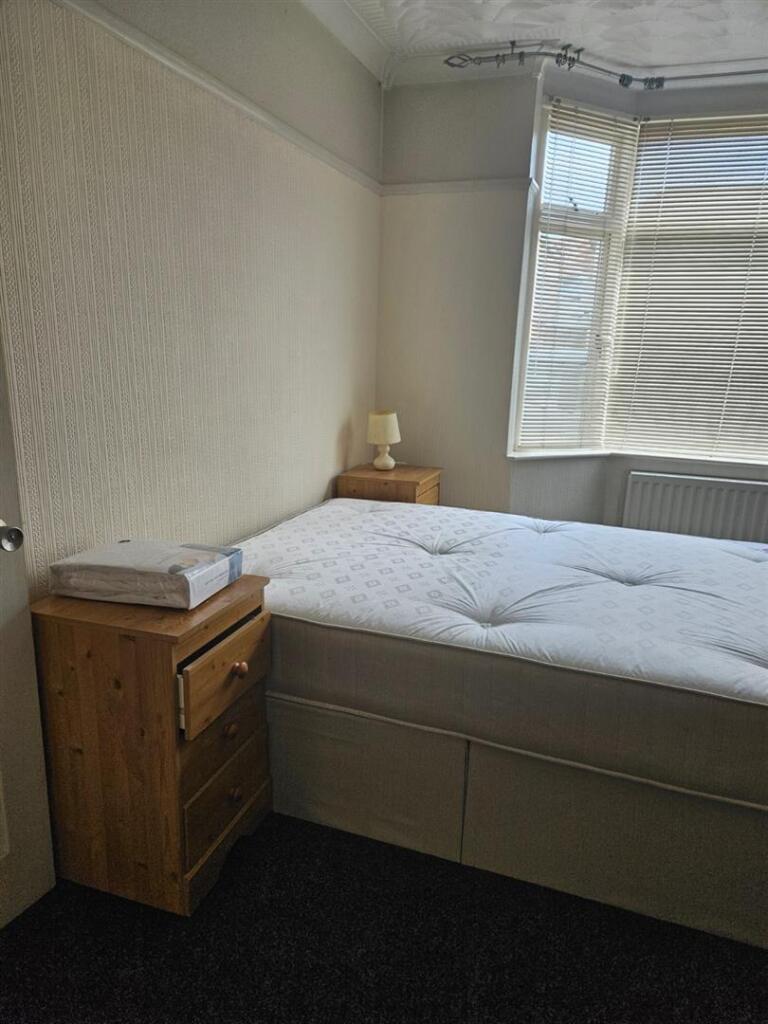 5 bedroom end of terrace house for rent