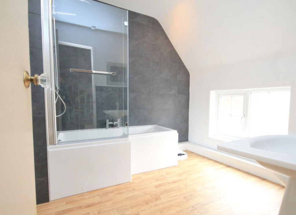Apartment in Winchester, Northbrook, Bishop's Waltham - View 3