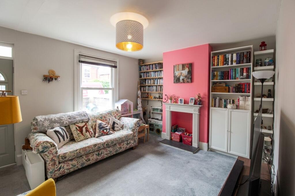 3-bed terraced on Clifton Road, Salisbury, SP2, £299,950