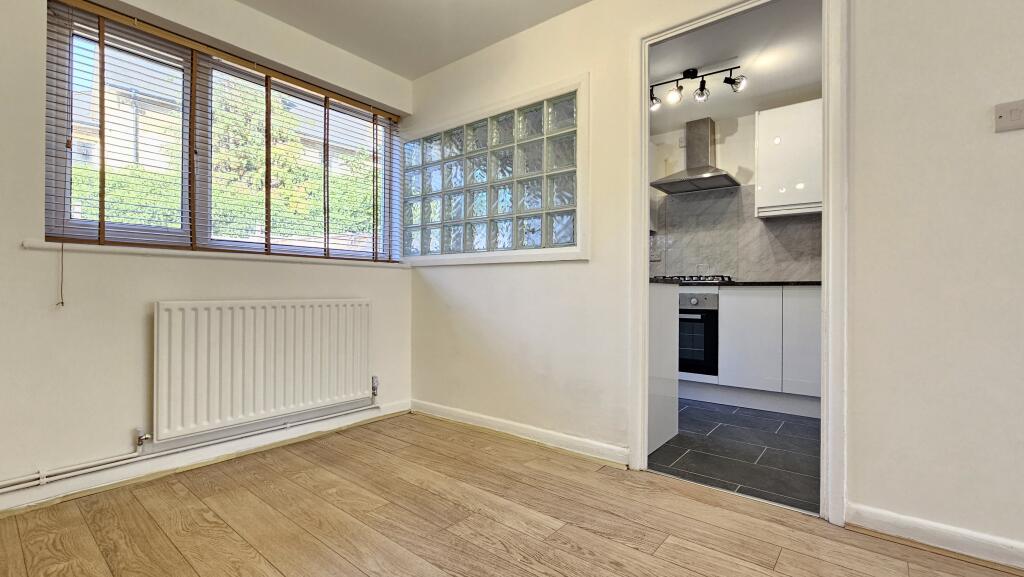 House in Dartford - More