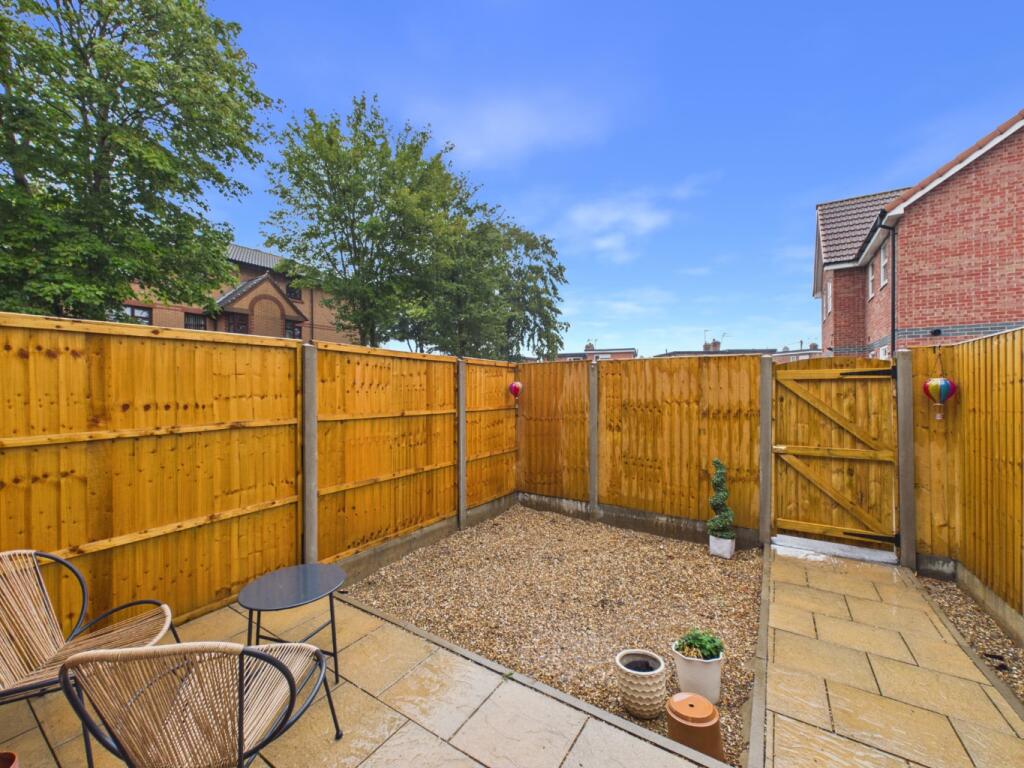 House in Hull - View 4