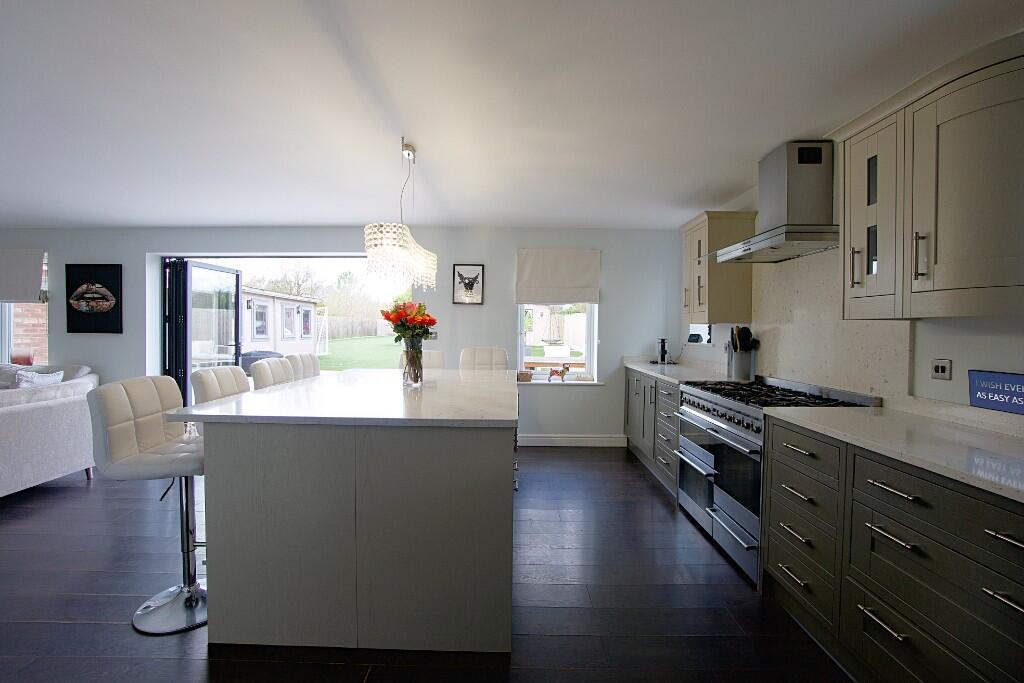 High Street | Oakley | Beds | MK43 | half an acre photo 3