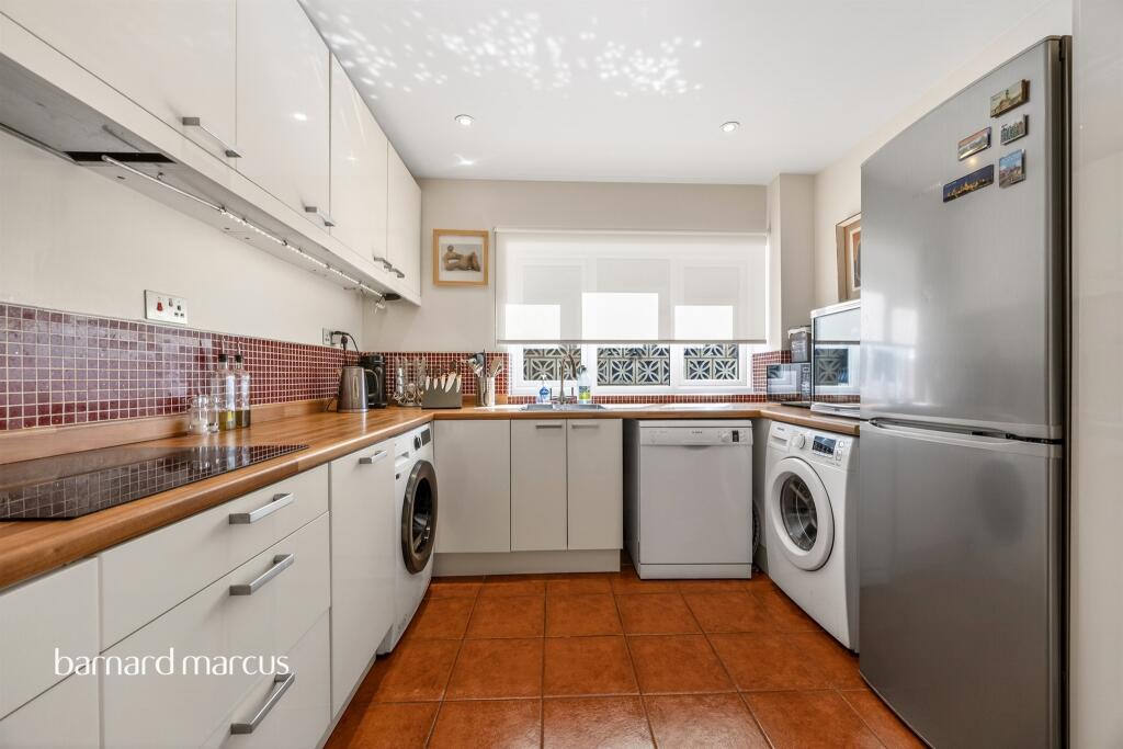 Mitcham Park, Mitcham - View 6