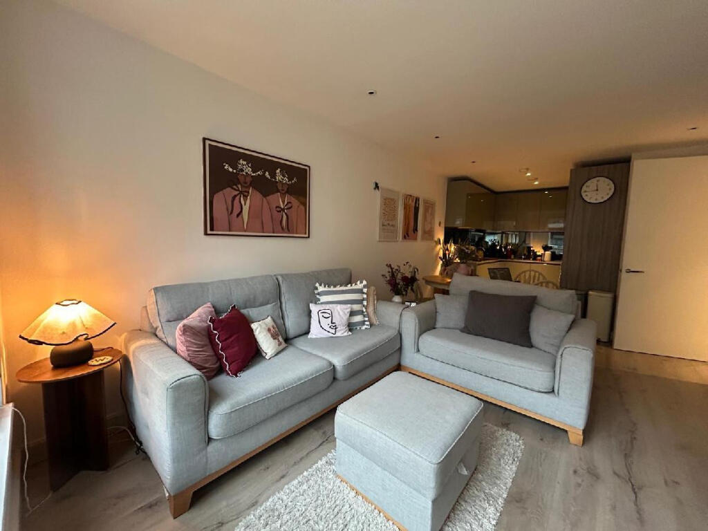 Main image of property: Smithfield Square, London, N8