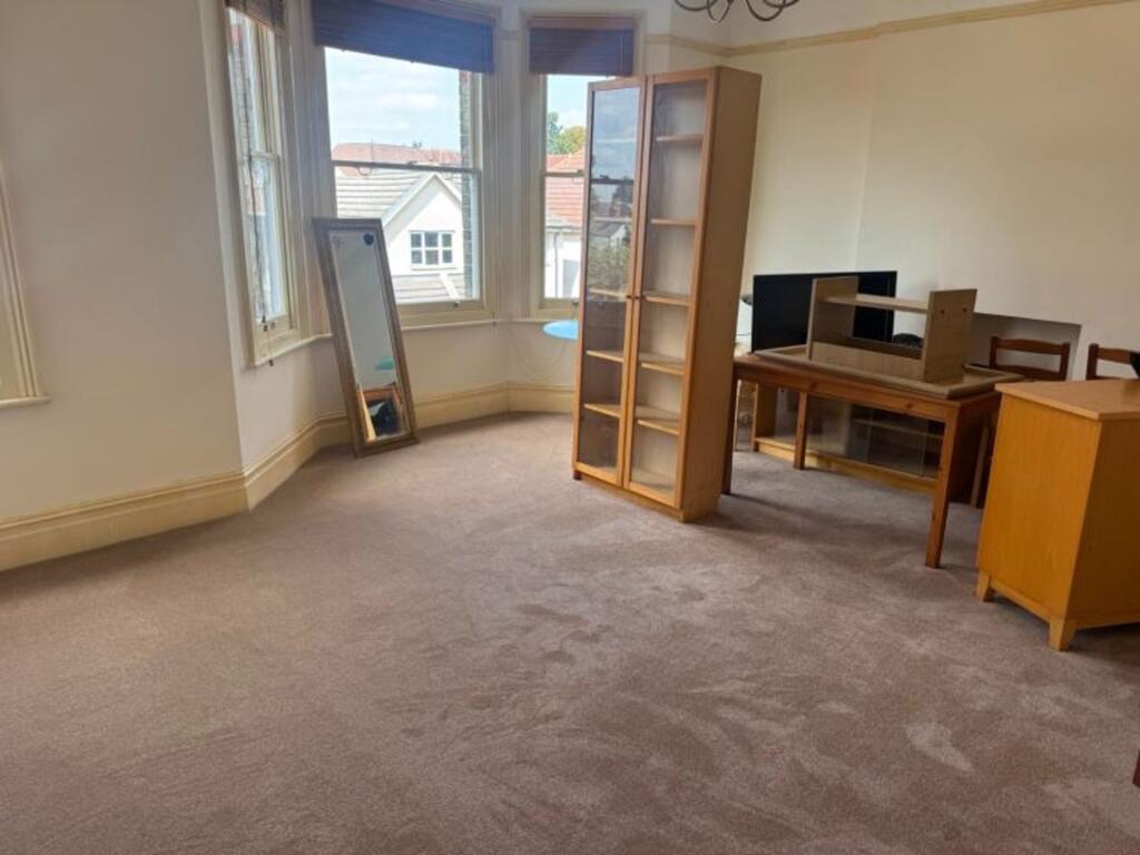 Apartment in Croydon - View 3