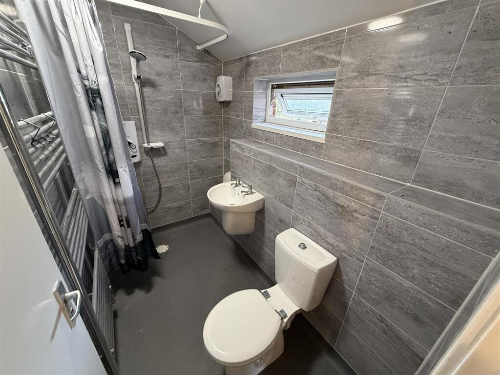 Apartment in Preston - View 5