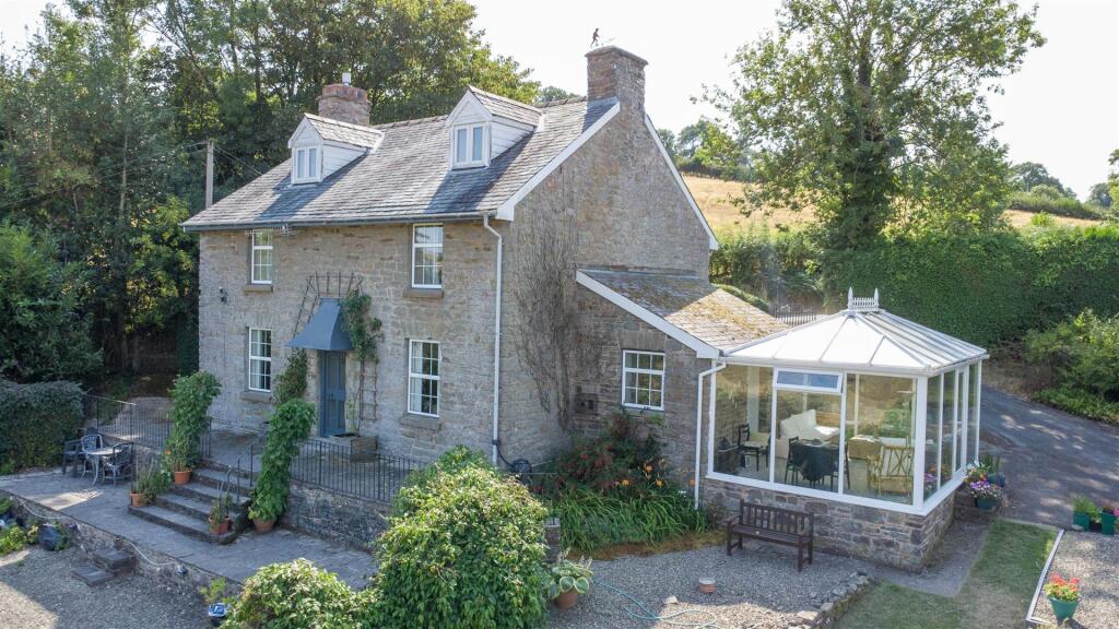 House in Clun - View 5