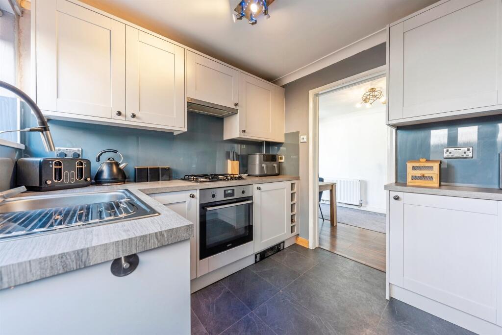 House in South Kesteven, Earlesfield, Grantham - More