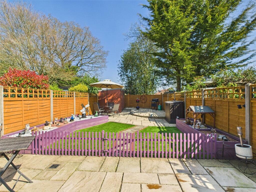 Falcon Fields, Tadley, RG26 - View 2