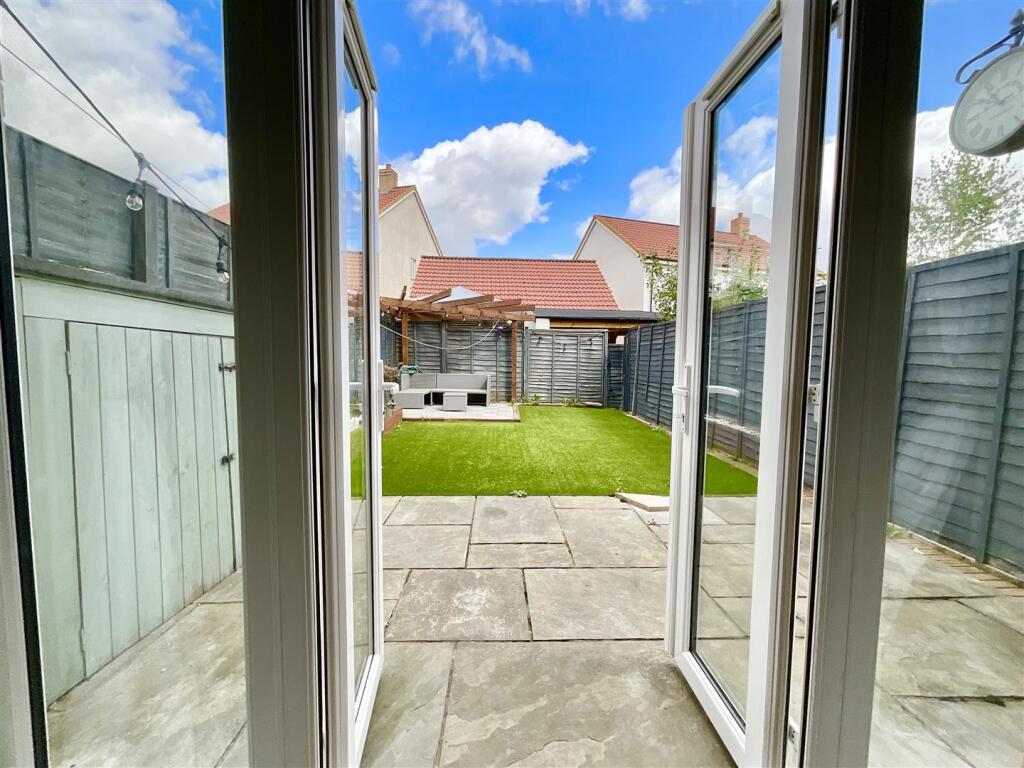House in Bristol, Emersons Green - More