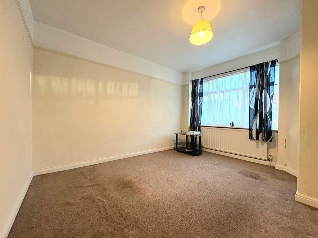 1-bed flat on View Close, Harrow, £220,000