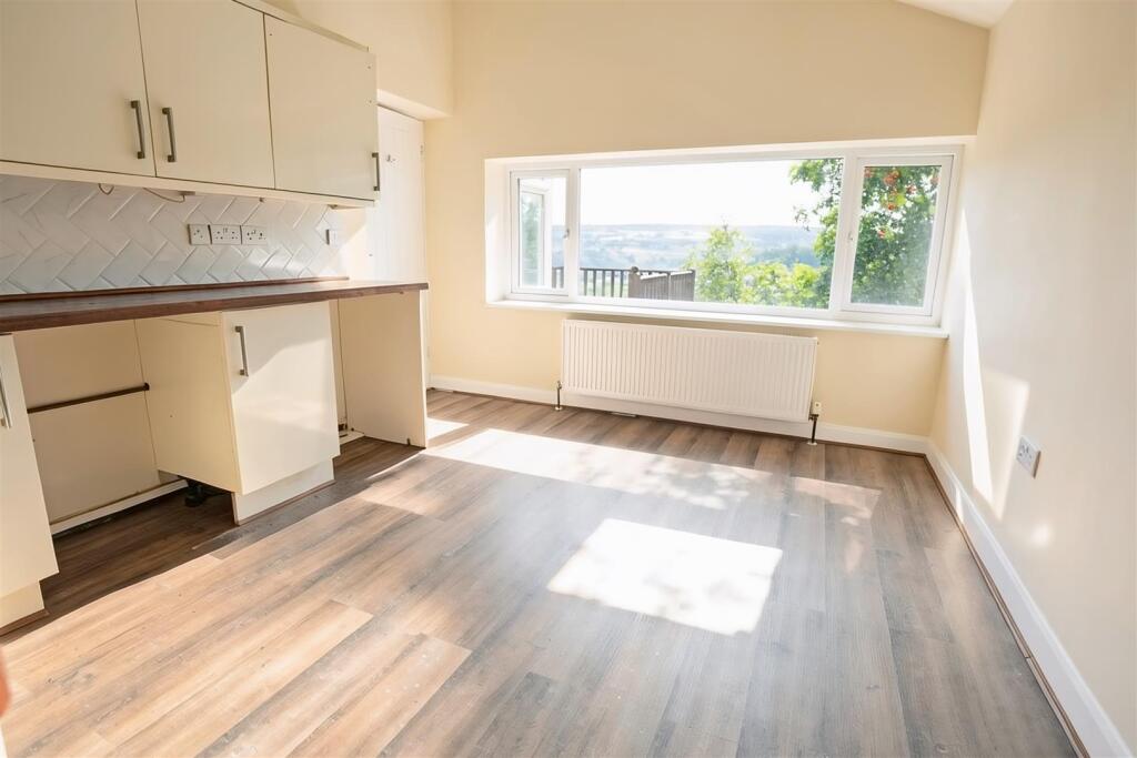 House in Calderdale, Barwood, Friendly - View 3
