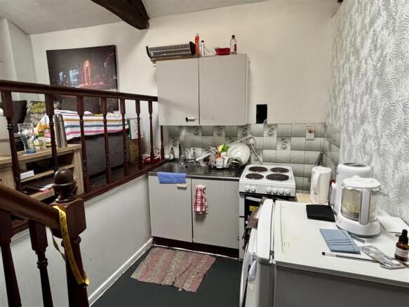 Flat Kitchen 1.jpg