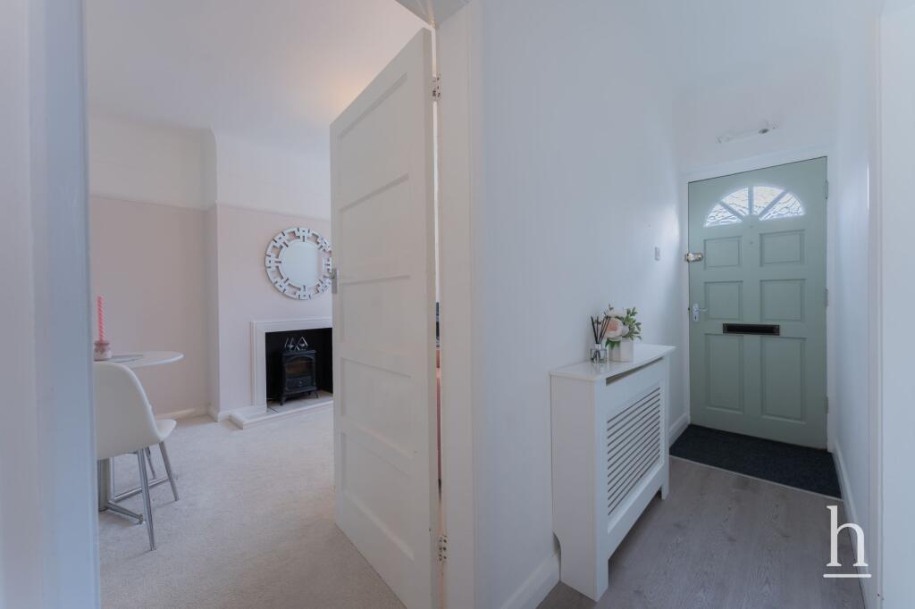 Apartment in Wirral, Liverpool City Region - View 4