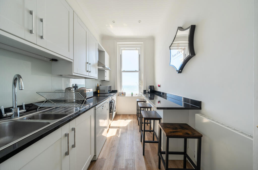 Apartment in Worthing, West Worthing - View 2