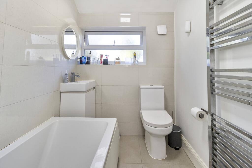 House in Dartford - More