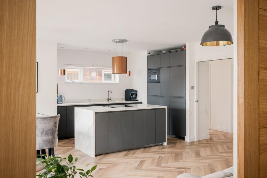 Apartment in Croydon - View 5