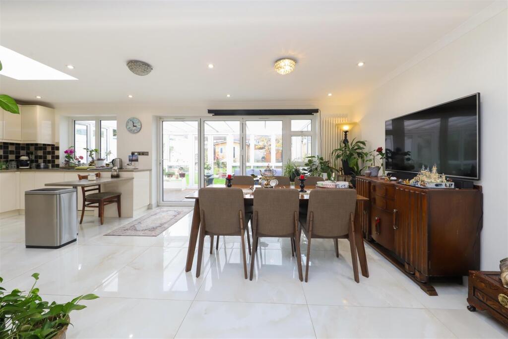 Manor Waye, Uxbridge, UB8 photo 3