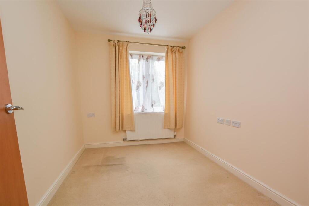 Apartment in Brentwood, Warley - View 5