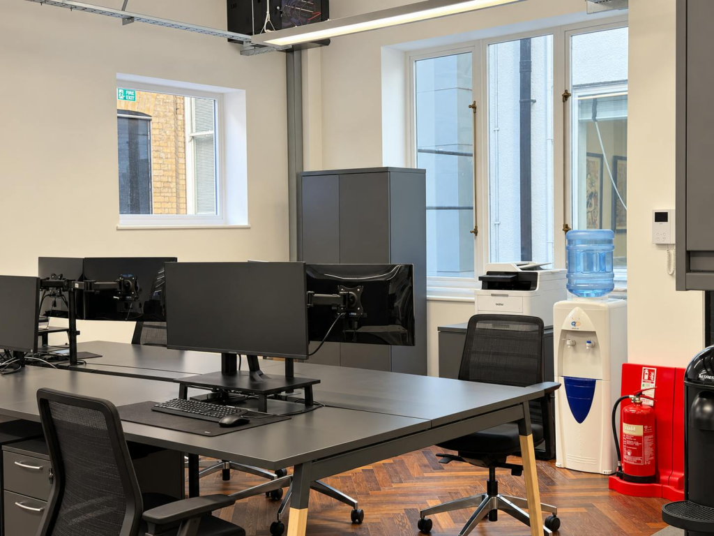 13 Austin Friars - Office Workstation Detail.png