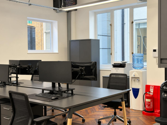 13 Austin Friars - Office Workstation Detail.png