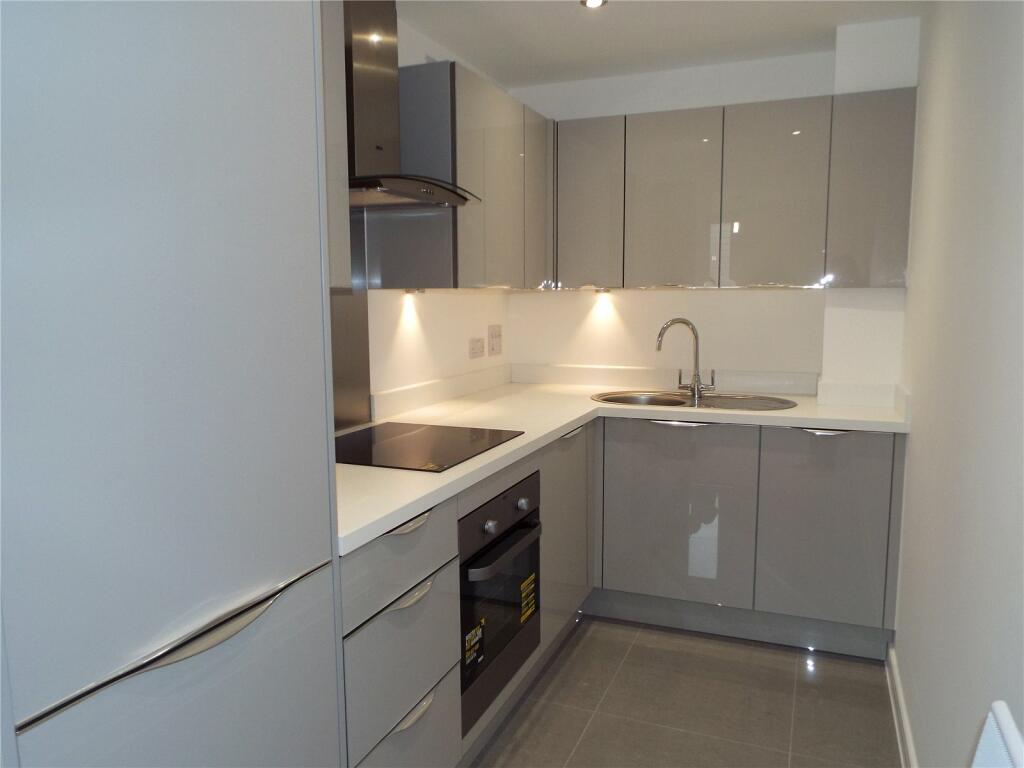 Apartment in Cardiff, Grangetown - View 4