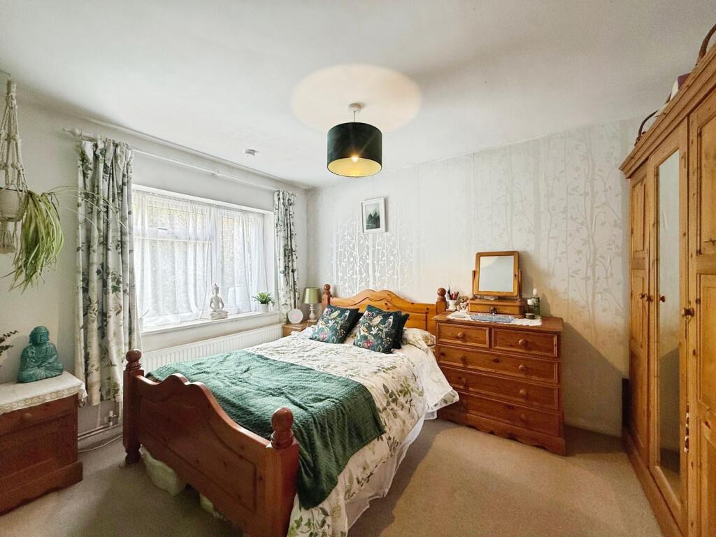 House in Crowthorne, Bracknell Forest - More