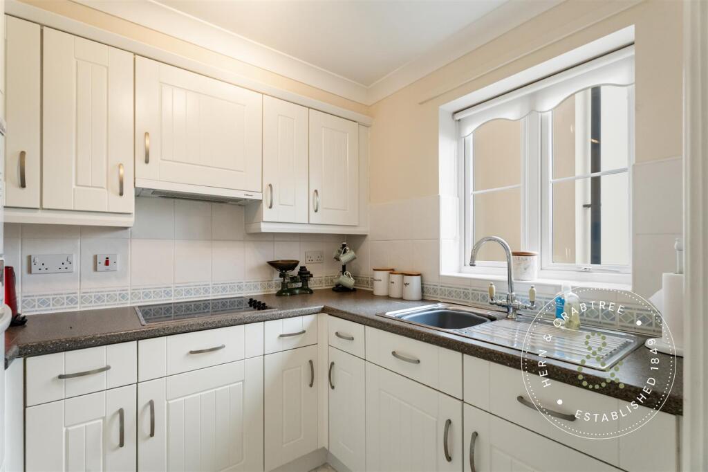 Apartment in Cardiff, Llandaff - More