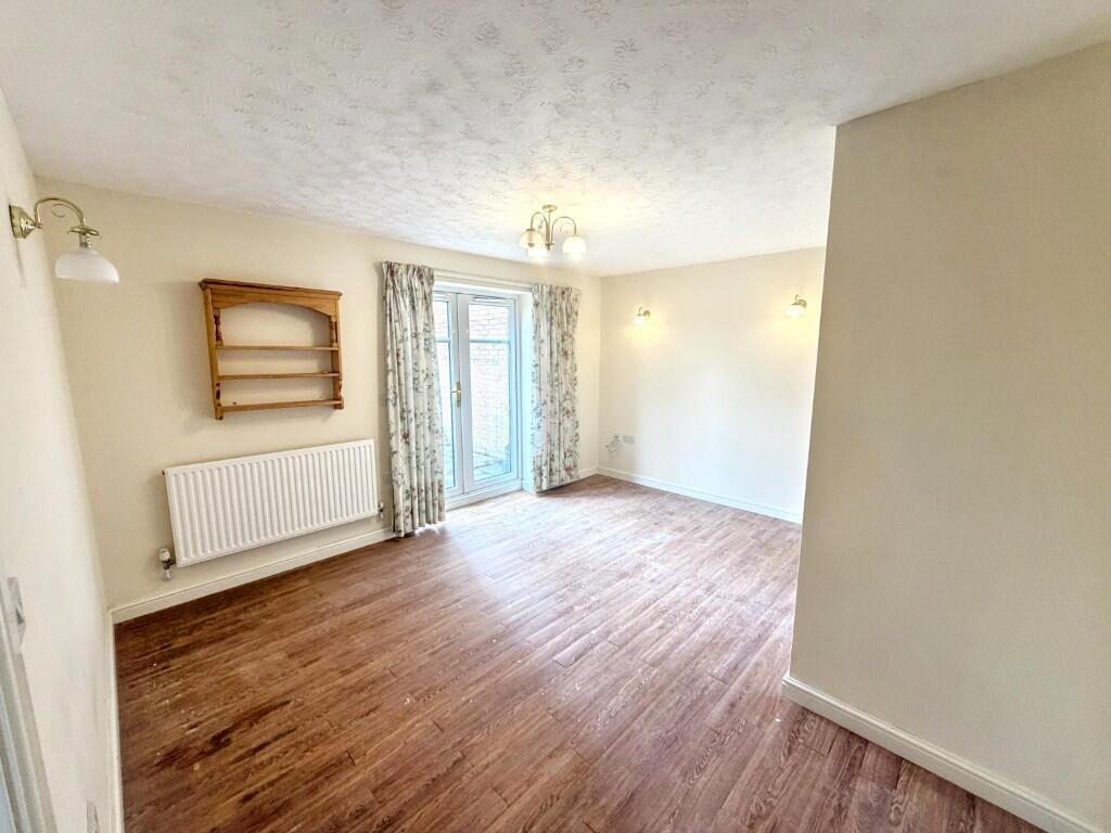 House in Newport - View 4