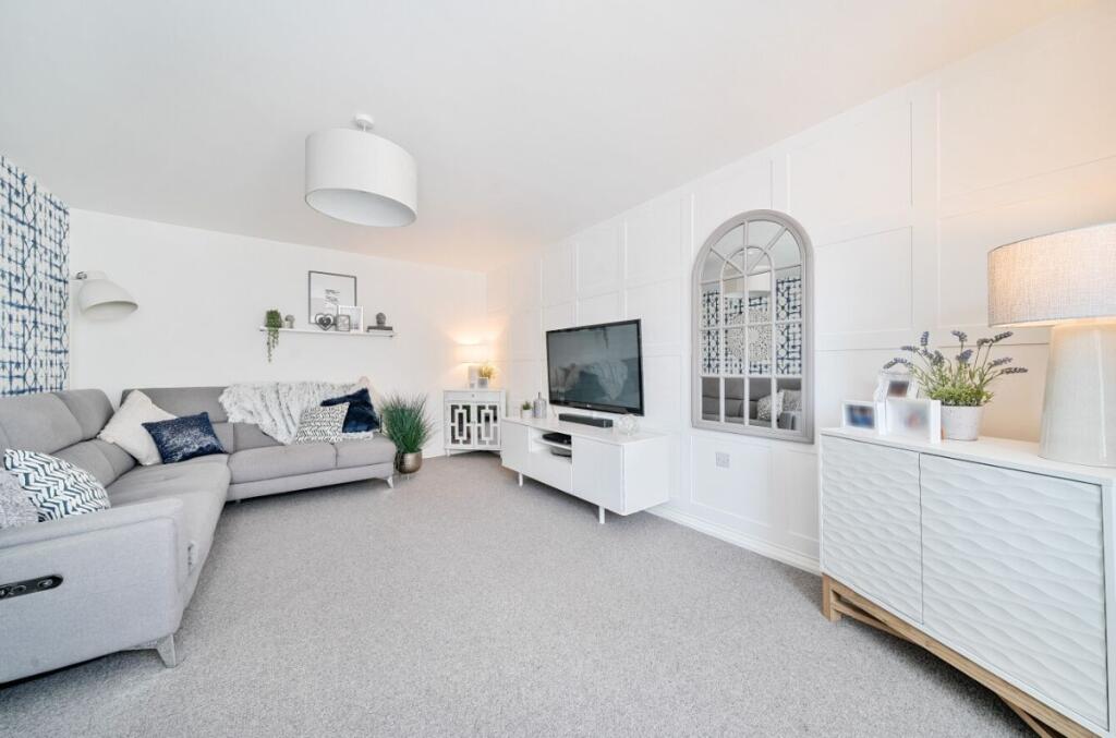 Gleneagles Close, Great Denham, Bedford photo 3