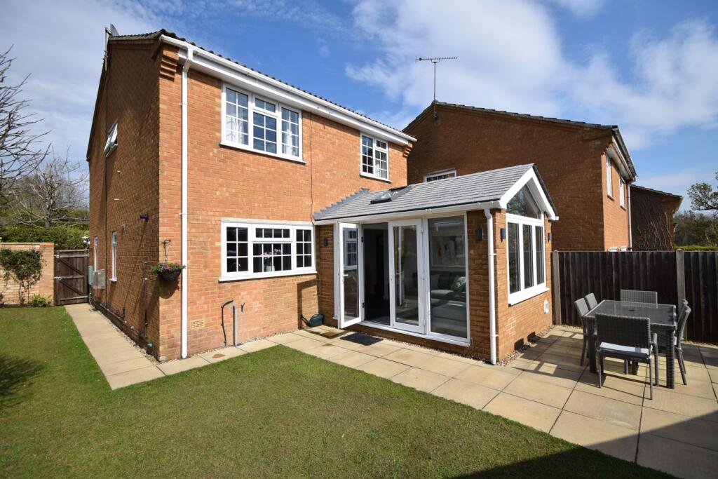 Windermere Way, Farnham, Surrey, GU9 photo 3