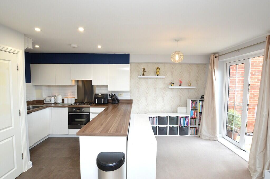 House in Reigate and Banstead, South Earlswood - View 5