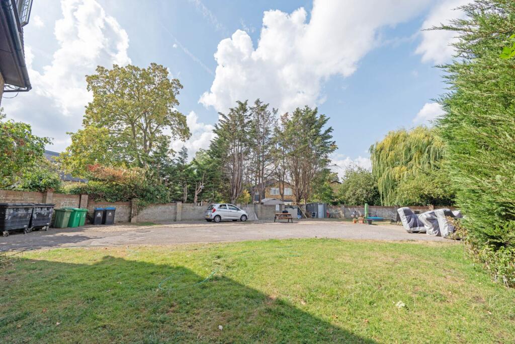 Apartment in Kingston upon Thames - More