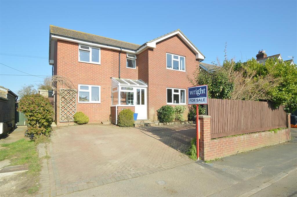 Main image of property: IDEAL FAMILY HOME * APSE HEATH