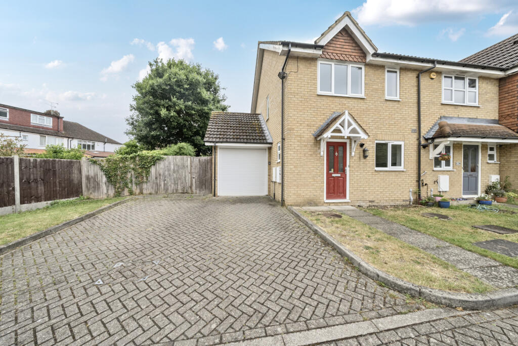 Main image of property: Oakcroft Close, Pinner, Middlesex, HA5