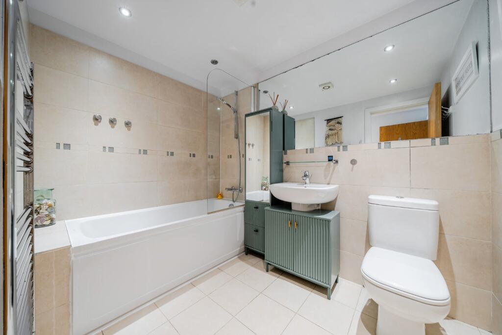 Apartment in Kingston upon Thames, Surbiton - More
