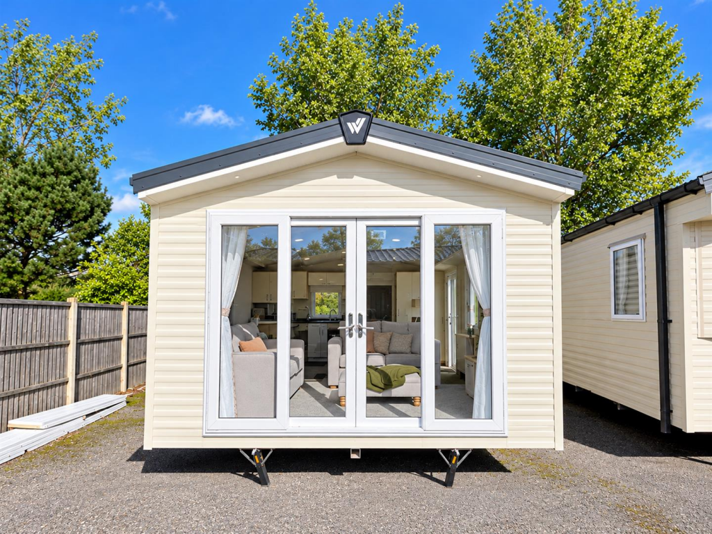 2-bed caravan on Shottendane Road, Birchington, £65,995
