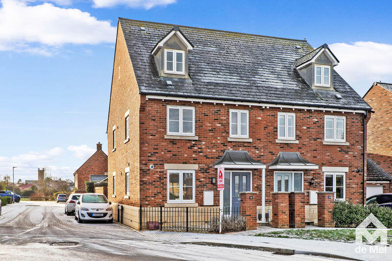 4-bed semi-detached on Sunrise Avenue, Bishops Cleeve, Cheltenham, Gloucestershire, GL52, £385,000
