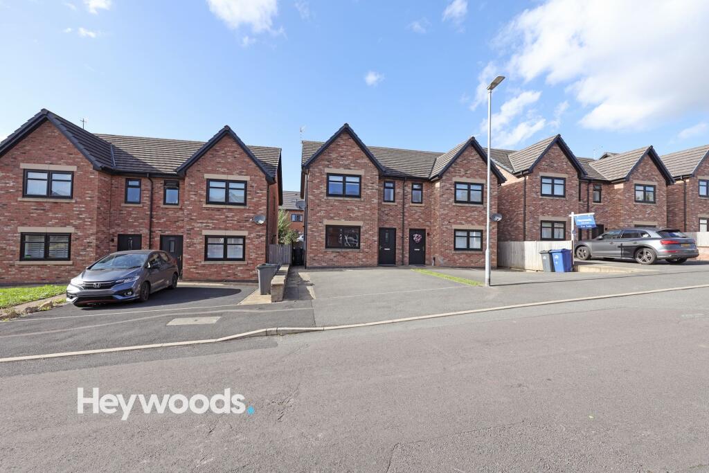House in Stoke-on-Trent - View 5