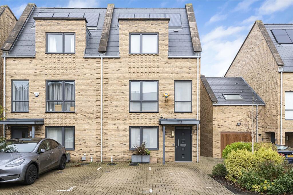 Main image of property: Well Grove, Whetstone, London, N20