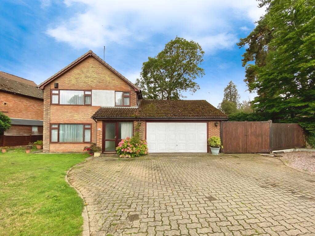 3-bed detached on Queensway, Banbury, Oxfordshire, £445,000