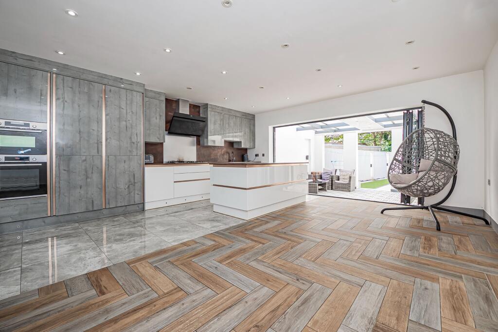 House in Twickenham - View 5