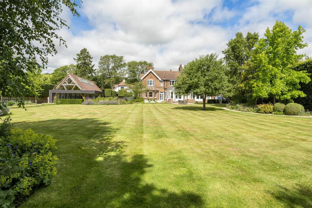 Additional image 12 of Hatching Green, Harpenden
